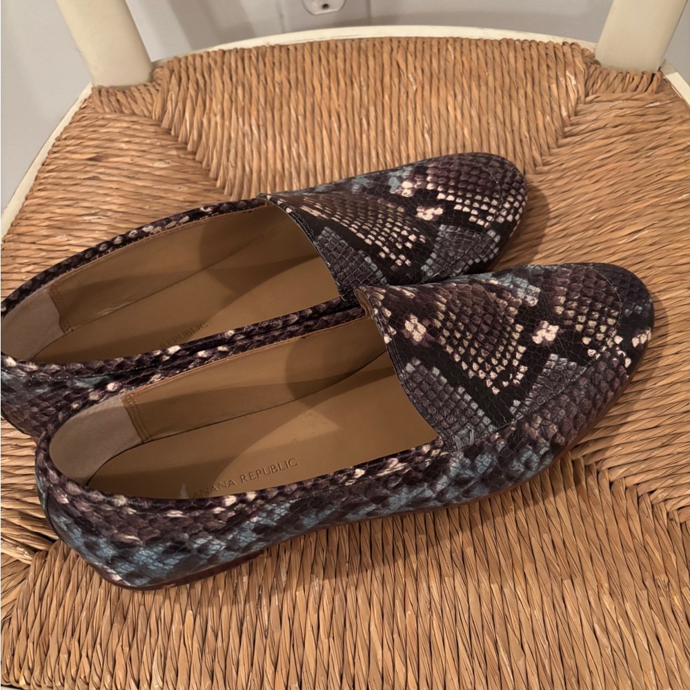 Banana Republic Women's Snakeskin Loafers - Brown and Black 8.5
